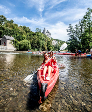 Canoeing down the Lesse - 12km | Gendron-Anseremme